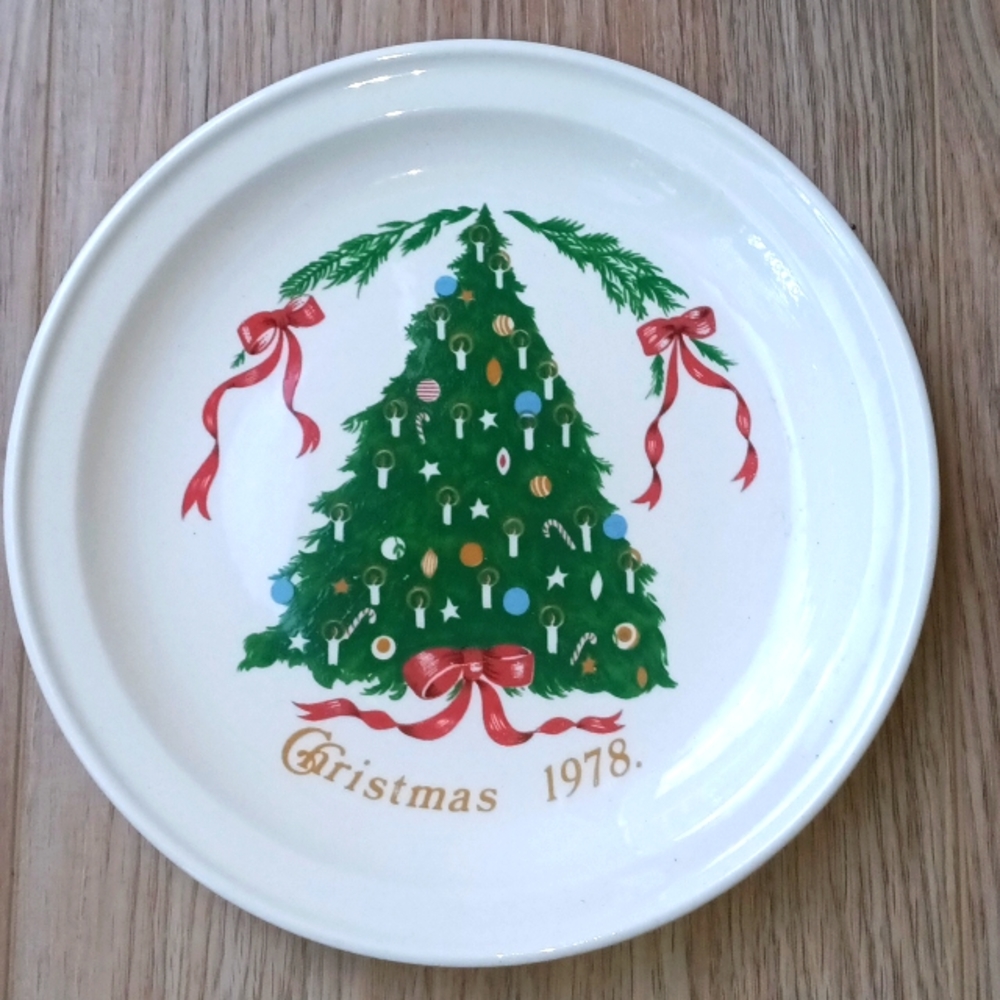 SALE Lillian Vernon 1978 decorative Christmas Tree plate